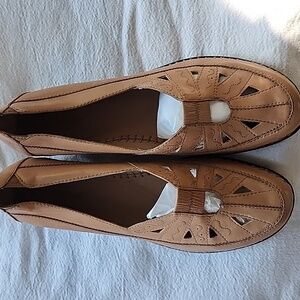 Easy Spirit Elegant Tan Women's Shoes